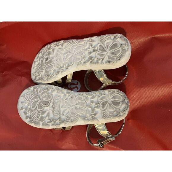 The Children's Place Girls Glitter and Metallic Sandals - Size 13 - Worn Twice! - Picture 8 of 8